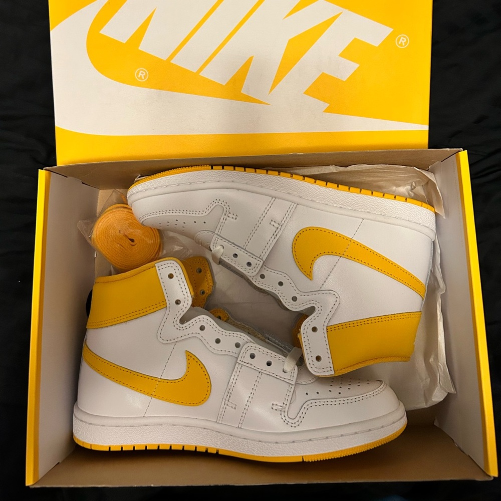 Air Jordan Air Ship PE SP “university gold”